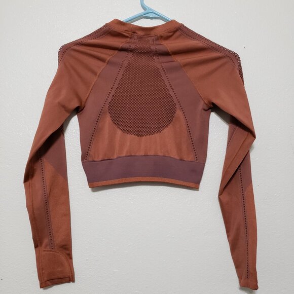 Athleta Legend Shine Crop - Picture 11 of 14